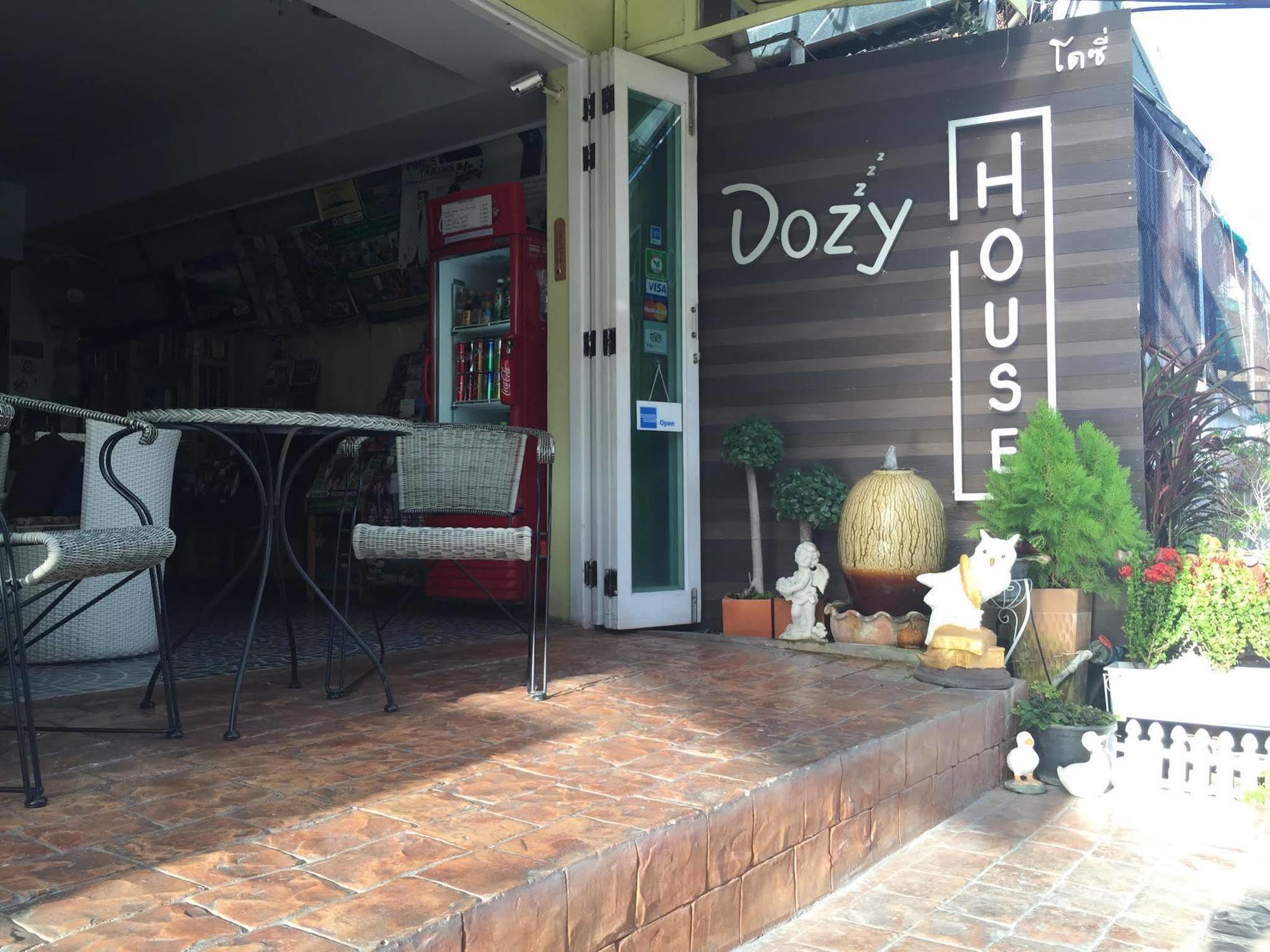 Dozy House Hotel Chiang Mai Esterno foto